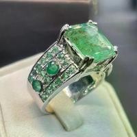 ราคา แหวนเงิน 925 ประดับมรกตธรรมชาติเจียระไน 8 เหลี่ยม 3.95 กะรัต มรกตทรงกลม 0.95 กะรัต Ring Silver 925 studded with natural emerald cut octagon 3.95 ct, round emeralds 0.95 ct (1730150734573701578)