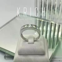 ราคา KRICH. แหวนฝังเพชร 5 Stone ทรงผู้ชาย แหวนเงิน 92.5 ชุบทองคำขาว รุ่น Band 905 (1730515456057969428)