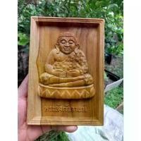 ราคา [ขายร้อน] ไม้สักแกะสลักมงคล. พระสังกัจจายน์มงคล กว้าง 14 ซม สูง 20 ซม. หนา 2 .3 ซม + ขาตั้ง (1732277180323300705)