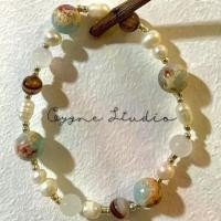 ราคา สร้อยข้อมือหินเชือกไข่มุก, สำหรับเด็กผู้หญิง, 2025 อินเทรนด์ใหม่, ระดับไฮเอนด์, ราคาไม่แพง, หรูหรา, ชนกลุ่มน้อยประณีต, เหมาะสำหรับเป็นของขวัญสำหรับแฟนสาว, มือ， blood bracelet， กําไลนาคแท้， กำไลตัว h (