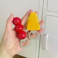 ราคา ที่เปิดขวด สติ๊กเกอร์ติดตู้เย็น สไตล์ดาราอินเทอร์เน็ต ที่เปิดขวดน้ำเต้าทองเหลือง ลูกพลัม ชีส สตรอเบอร์รี่ เรซิน งานฝีมือ (1732127213267094181)