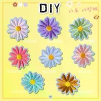 ราคา ️ สติกเกอร์ตัวรีด ️Patch ลายดอกไม้ แพ็ค 8 สี งานปักละเอียด รีดกับวัสดุที่เป็นผ้าได้หลากชนิด สินค้ามีหลายแบบ ติดเสื้อ ติดกระเป๋า (1729605270660418127)