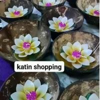 ราคา กระทง กะลา เทียนหอม ขนาด 12-13 cm แถมธูป 1 ชิ้น ประทีป (1729754561441466937)