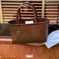 ราคา PAREÉ กระเป๋าสารกระจูด รุ่น Big grandee (ช็อกโกแลต) ใบใหญ่จุของได้เยอะมากๆ (1732248190224860711)