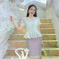 ราคา Sirasiri เสื้อลูกไม้ เสื้อใ่ส่ทำบุญ ชุดไทย ชุดใส่ทำบุญ ชุดใสออกงาน เสื้อลูกไม้คอวี ชายระบายหรูหรา ผ้าถุงสำเร็จรูปทอลายการบิน ผู้หญิง Women Lady ชุดผ้าไทยสาวอวบ (1730170039100214008)