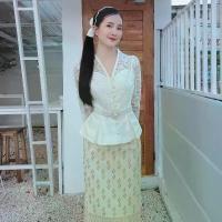 ราคา P32 เสื้อลูกไม้ชายจีบ ผ้าถุงสำเร็จ ผ้าทอลายทั้งผืนอัดกาวทั้งตัว #ชุดไทยประยุกต์ #ชุดไทย #ชุดไทยราคาถูก (1729714020319595393)