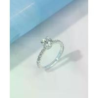 ราคา Monizar | แหวนผู้หญิงเงินแท้ 925 ประดับเพชร Lab Grown 1 กะรัต ชูต่ำ มีบ่าข้าง ดีไซน์เรียบหรู สลักชือฟรี แหวนแต่งงาน (1732611065309005455)