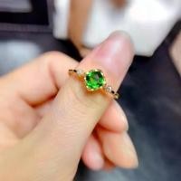 ราคา แหวนแต่งงาน แฟชั่นสตรี วัสดุสแตนเลส สีทอง ประดับเพชรและมรกต (1732328496926328563)