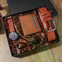 ราคา นาฬิกาควอทซ์ผู้ชาย หน้าปัดกลมขนาดใหญ่ สายหนัง นาฬิกาและกระเป๋าสตางค์ แว่นกันแดด ชุดห้าชิ้น สีน้ำตาล กล่องของขวัญ เหมาะสำหรับเป็นของขวัญวันวาเลนไทน์สำหรับคู่รัก ปี 2025 (1732177788749646323)