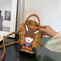 ราคา กระเป๋าสะพายข้างมินิ ดีไซน์เรียบหรู สายสะพายไหล่ปรับระดับได้ พิมพ์ลายหมีและสัตว์น่ารักสำหรับผู้หญิง กระเป๋าถือปิดเชือกรูด มีสีดำ/น้ำตาล/เบจ เหมาะสำหรับใช้ประจำวันและโอกาสพิเศษ ขน (1732294940660696210)