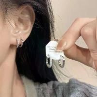 ราคา ต่างหูสี่เหลี่ยม ดีไซน์เรียบง่าย อเนกประสงค์ ทันสมัย ชุดสี่ชิ้น ต่างหูทรงกลมแข็ง เข็มเงิน 925 เหรียญ หลวง พ่อ คูณ สปริง พุก พระเลี่ยม กรอบ ต่าง หูเงิน สร้อย ราง เพื่อ ความ เจริญร (1732085845305034128)