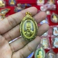 ราคา เหรียญ รวยๆเฮงๆ ปี60 ทันหลวงพ่อรวย เลี่ยมกรอบกันน้ำ (1732353919935940346)