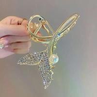 ราคา กิ๊บติดผม สไตล์ฝรั่งเศส ดีไซน์หางปลา ประดับไข่มุกและเพชร เรียบหรู หรูหรา กิ๊บติดผม ใช้งานง่าย สำหรับด้านหลังศีรษะ เพิ่มความสง่างามและสง่างาม เหมาะสำหรับผู้หญิงในทุกโอกาส จ้า ครีม (1732397078519514177)