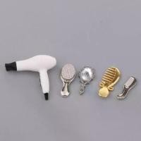 ราคา อุปกรณ์เสริมบ้านตุ๊กตาจิ๋ว ไดร์เป่าผม หวี กระจก สเกล 1:12 (1732088167914440155)