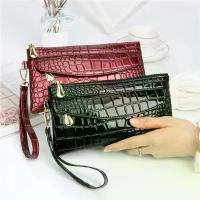 ราคา กระเป๋าถือ PU ผิวมัน สไตล์เรโทร สำหรับผู้หญิง ลำลอง สามารถใส่ด้านนอกได้ กระเป๋าสตางค์ใบยาว ความจุมาก ปิดซิป กระเป๋าโทรศัพท์มือถือ กระเป๋าสตางค์สองชั้นผู้หญิง M213 (1731342373472339242)