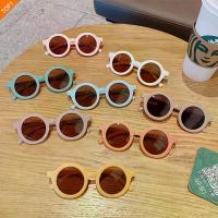 ราคา แว่นกันแดดเด็ก พร้อมจัดส่งใน ประเทศไทย ป้องกันรังสียูวี ทันสมัย สีพื้น ทรงกลม สีน่ารัก Van Van แว่นกันแดดทรงปลา แว่นกันแดดพายุไซโคลน x (1732451653905974866)