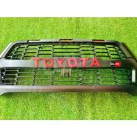 ราคา กระจังหน้า TOYOTA REVO GR 2021 ไฟ+โลโก้แดง – เสริมลุค GR โฉบเฉี่ยว แตกต่างทุกมุม กระจังหน้า วีโก้ (1731532730889045496)