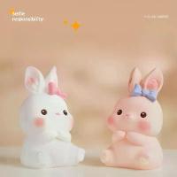 ราคา ไฟกลางคืนกระต่าย ดีไซน์น่ารัก ชาร์จใหม่ได้ เหมาะสำหรับห้องนอน ช่วยในการนอนหลับและปกป้องดวงตา โคมไฟตั้งโต๊ะ ลายการ์ตูนสำหรับเด็ก ทำจากซิลิโคน (1730346137313643374)