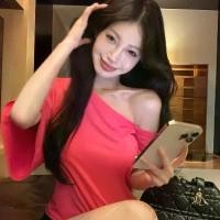 ราคา เสื้อยืดไหล่เฉียงไหล่ข้างเดียว ทรงหลวม สีขาว ป้องกันแสงแดด แขนสั้น ดีไซน์ไม่ปกติ เหมาะสำหรับการเดินทางและสวมใส่ทุกวัน สไตล์ลำลอง เสื้อ OOTD, ปี 2024 (1731209875677939760)