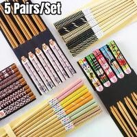 ราคา ตะเกียบไม้ไผ่ ชุด 5 คู่ ตะเกียบยาวในครัวเรือน ชุดกันลื่น เครื่องใช้บนโต๊ะอาหาร ดีไซน์น่ารัก ชุดตะเกียบไม้หลากสี ตะเกียบใหม่ (1732346473564505248)