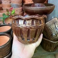 ราคา กระถางดินเผา กระถาง 6 นิ้ว กระถางทรงปากระบาย กระถางลายโรมัน เครื่องปั้นดินเผาราชบุรี (1730726436266018882)