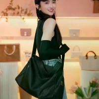 ราคา กระเป๋าสะพายข้างผู้หญิง เหมาะสำหรับการเดินทาง กีฬากลางแจ้ง และการเดินทาง ลำลอง แฟชั่นฤดูร้อนใหม่ กระเป๋าถือนักเรียน ปลา ดอก ทานตะวัน coccinelle bag gyoza hobo bag พลีท กระเป๋า งานชาแนล (17318680210420