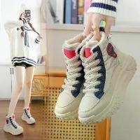 ราคา รองเท้าผ้าฝ้ายทรงสูง สำหรับนักเรียนหญิง สไตล์เกาหลี รองเท้าบูทกีฬาอเนกประสงค์ พื้นหนา ซับในผ้าฟลีซ ฤดูหนาว 2025 มาใหม่ K6719 รองเท้า ปลา โยคะ แกรน ชมพู รองเท้า marcopony ชุด (1731291752994015216)