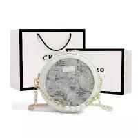 ราคา กระเป๋าทรงกลมใบเล็ก CK ระดับไฮเอนด์ ดีไซน์ไม่ซ้ำใคร กระเป๋าสะพายข้างใบเล็ก kith กระเป๋า สี ชมพู กระเป๋า วัยรุ่น สุดฮิต กระเป๋า เเฟชั่น ผู้หญิง กระเป๋า ทรง หมอน (1732395227167294908)