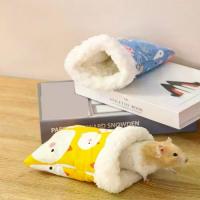 ราคา กระเป๋าใส่สัตว์เลี้ยง แบบพกพา น่ารัก และอุ่น รูปทรงกระเป๋า เหมาะสำหรับหนูแฮมสเตอร์และไก่/นกฮูก ทำจากผ้าฝ้ายรัง เหมาะสำหรับฤดูหนาว กระเป๋าใส่ของ อบอุ่นและนุ่ม (1731966700961761143)