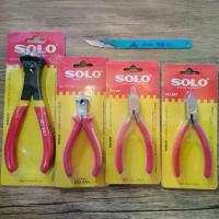 ราคา พระเครื่อง ชุดเซียนพระ ประกอบด้วย มีดแซะกรอบพระ คีมหนีบห่วงไร้รอย2อัน คีมกัดกรอบพระอันเล็ก คีมกัดกรอบพระอันใหญ่ (1732461291013244134)