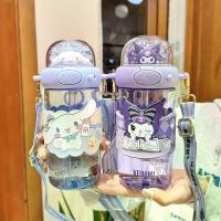ราคา ขวดน้ำเด็ก ล็อคได้ มีสายรัด คุโรมิ อบเชย ความจุมาก พร้อมหลอดไททัน เหยือกน้ำ ดีไซน์ Hello Kitty และ My Melody แบบพกพา เหมาะสำหรับนักเรียน ถ้วยน้ำ ถ้วยพลาสติกป้องกันการรั่ว ของขวัญเด็ก (1732054195359615