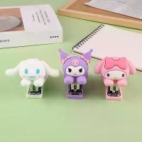 ราคา ที่เย็บกระดาษซิลิโคน ซานริโอ มาใหม่ สไตล์ Kawaii Kuro อบเชย เหมาะสำหรับนักเรียน แอนิเมชั่น เมโลดี้ และ Hello Kitty เครื่องประดับเดสก์ท็อป เครื่องเขียน (1731573290683697342)