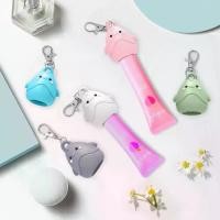 ราคา ลิปบาล์มซิลิโคน ทนทาน พวงกุญแจ จี้กระเป๋า หมวก พวงกุญแจ ที่เก็บลิปสติก อุปกรณ์แต่งหน้า ลิปกลอส หมวก พวงกุญแจ (1732741029457987126)