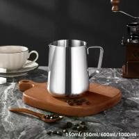 ราคา เหยือกตีฟองนมกาแฟ มีขนาด 100/350/600/1000ml เครื่องตีฟองนมศิลปะลาเต้ เหยือกสแตนเลส ถ้วยตวง อุปกรณ์กาแฟ (1732375822339835785)