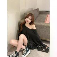 ราคา เสื้อยืดแขนค้างคาวสีดำสุดชิค ปาดไหล่บางเบา แขนยาวสวมสบาย ใส่เที่ยวหรือใส่บ้านก็เหมาะ ️ สไตล์ขี้เกียจเท่ๆ ลำลองสวย ไซส์หลวมกระชับหุ่น ✨ พร้อมส่วนลด 50% จัดหนัก! #ช้อปเสื้อ (1731887227986150573)