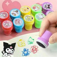 ราคา แสตมป์หมึกในตัว 10 ชิ้น/เซ็ต ลายการ์ตูน Sanrio (Hello Kitty, Kuromi, Melody, Cinnamoroll), ซีลใบหน้า, เหมาะสำหรับภาพวาด DIY และอัลบั้มรูป, ของเล่นเด็ก ตรายาง ปั๊ม แก้วกาแฟ stam (1732349271096133296)