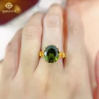 ราคา ส่งฟรี แหวนพลอยเขียวส่อง บ่าข้างฉลุลายไทย เครื่องประดับไทย พูนทรัพย์ แหวนเศษทอง ชุดมงคล ครบรอบ RD180R300 (1729672305633037266)