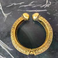 ราคา กำไลหัวบัวโบราณ สีถมทอง เครื่องประดับไทย (1731671045944478310)