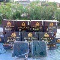 ราคา สบู่คอฟฟี่ สครับ โซป ผสมสารสกัดจากกาแฟ มะขาม ขมิ้น คอลาเจน วิตามินซี อี บี3 และคลูต้าไธโอน ช่วยทำความสะอาดผิวให้กระจ่างใสและเรียบเนียน (1732643013942740691)