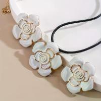 ราคา ชุดสร้อยคอและต่างหูผู้หญิง กลิ่นวานิลลา 1 ชุด 3 ชิ้น ดีไซน์หยดน้ำมัน Camellia สองชั้น (1732551491199207195)