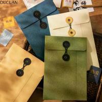 ราคา การ์ดเชิญ, DUCUAN, ขนาด A4 / A5, ซองจดหมายกระดาษคราฟท์, สไตล์ยุโรป, พร้อมเข็มกลัดปิดเชือก, ซองจดหมายสีน้ำตาลวินเทจ, การ์ดเชิญที่สวยงาม, กระเป๋าเก็บถาวรเรียบง่าย, เหมาะสำหรับการ์ดวันเกิด (1732024359723