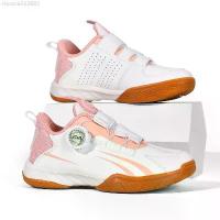 ราคา รองเท้าลูกแบดมินตันสำหรับเด็ก สีชมพู สำหรับเด็กหญิงและเด็กชาย มีกระดุมหมุน กันลื่น พื้นนุ่ม ระบายอากาศ น้ำหนักเบาพิเศษ ทนต่อการสึกหรอ ก้นกากกะรุน ราคาถูก แบดมินตัน (1732081589614446308)