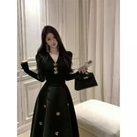 ราคา Casual T-shirt, V-neck, long sleeve, three-dimensional floral pattern, black color for women. Elegant winter outfit, umbrella skirt, A-line skirt, half skirt, two-piece set, Songkran. (173323772955161