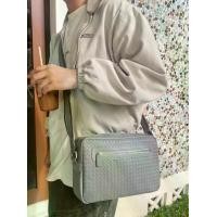 ราคา compact messenger bag intrecciato กระเป๋าสะพายหนังแท้ สานมือทั้งใบ แบรนด์ klaas ของแท้ (1729497606858705637)