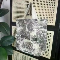 ราคา DIOR Toile de Jouy Canvas Tote – Exclusive Gift Bag (1732689622293448481)