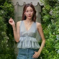 ราคา LUCA STUDIO_Ice Blue Emilia top(RTS) -เสื้อผ้าKorean satin สีฟ้าอมขาว (Ice Blue) ตกแต่งลูกไม้บริเวณคอวีและแขนกุด ตัดต่อรูดระบายช่วงเอวสองชั้น พร้อมแต่งลูกไม้ที่ชายเสื้อและเพิ่มดี (1732071809613792623)