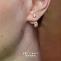 ราคา First Light Morning : Letter& Pearl Alphabet Earrings ต่างหู ต่างหูแป้น 【ส่งจากไทย】 (1733350086996297481)