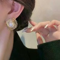 ราคา Korean Exaggerated Earrings High-end Pearl Stud Earrings for Women Elegant Fashion Unique Vintage Earrings 2023 New Trend (1733360505780209641)