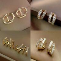 ราคา ✨ CD earrings, uniquely designed for women, new elegant stud earrings and ear accessories for going out in autumn and winter. Fashion accessories. (1733282538072212972)