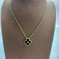 ราคา สร้อยคอจี้ใบไม้ ทองYellow gold 18K ประดับด้วยนิลดำและเพชรแท้ธรรมชาติ (1732681922139490193)